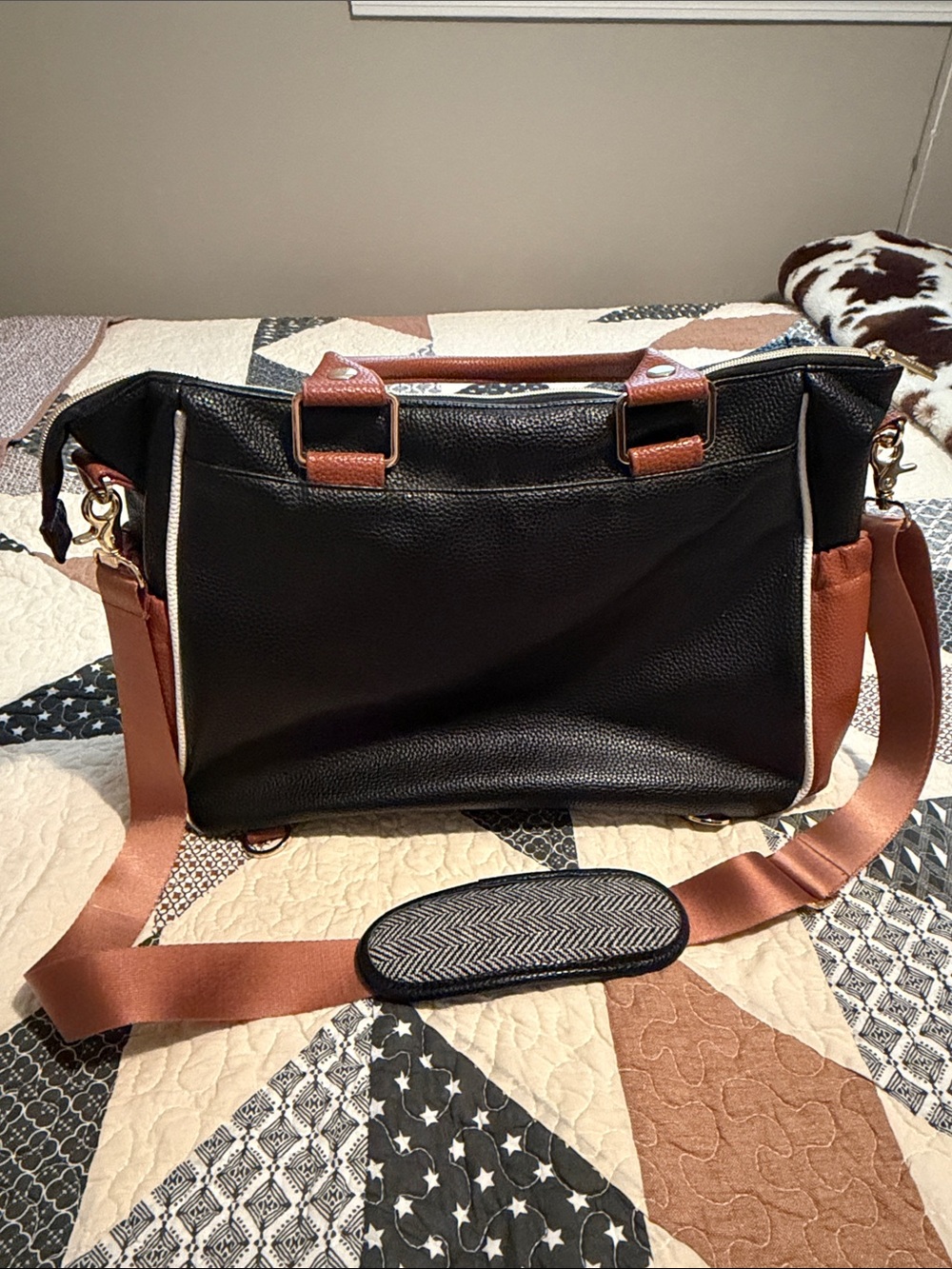 Itzy Ritzy Triple Threat Brown Coffee and Cream Diaper Baby Bag Messenger Tote - Picture 7 of 12
